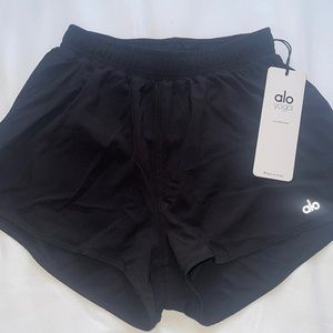 Woman’s ALO yoga Stride Shorts Size XXS